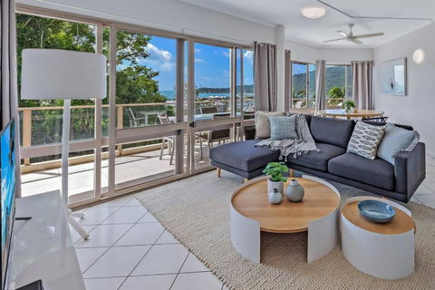 NEW! Gorgeous 2BR Apartment With Stunning Ocean Views! - Tourism Cairns 0