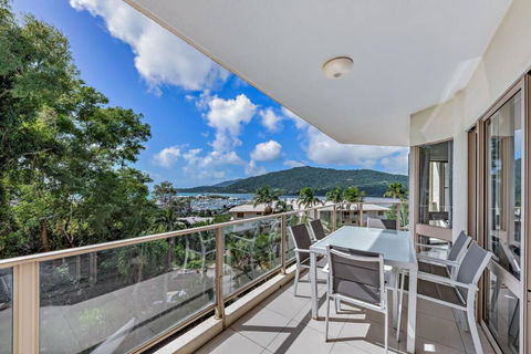 NEW! Gorgeous 2BR Apartment With Stunning Ocean Views! - Tourism Cairns 2