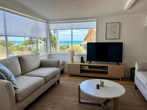 NEW Magpie Sands - 3 Bedroom Home - Downstairs Only, 1 Min Walk To Aldinga Beach - Tourism Cairns 2