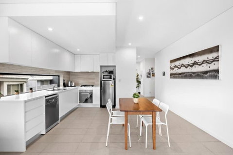 New Modern 2BR 2baths Apt In Homebush Sleeps 6 - Tourism Cairns 3