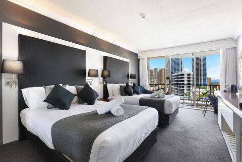NEW Stunning Central Surfers Studio Apartment. - Tourism Cairns 0