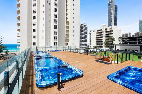 NEW Stunning Central Surfers Studio Apartment. - Tourism Cairns 2