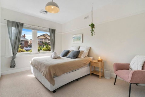 New Town Bungalow - A Leafy Family Haven - Tourism Cairns 3