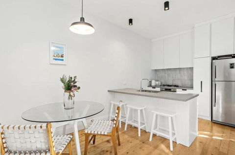 NEWLY RENOVATED LARGE 3.5 BDRM HOUSE! BEST OF MELB - Tourism Cairns 2