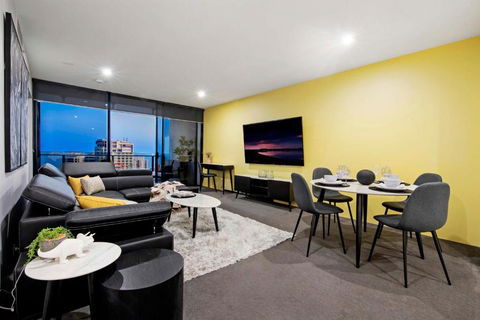 OCEAN VIEW - One Bedroom Spa Apartment - Circle On Cavill - Self Contained, Privately Managed - Tourism Cairns 2