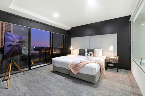 OCEAN VIEW - One Bedroom Spa Apartment - Circle On Cavill - Self Contained, Privately Managed - Tourism Cairns 0