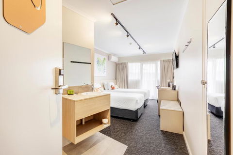 Nightcap At Findon Hotel - Tourism Cairns 1