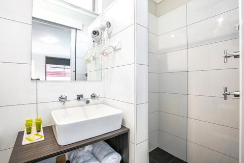 Nightcap At Jamison Hotel - Tourism Cairns 2