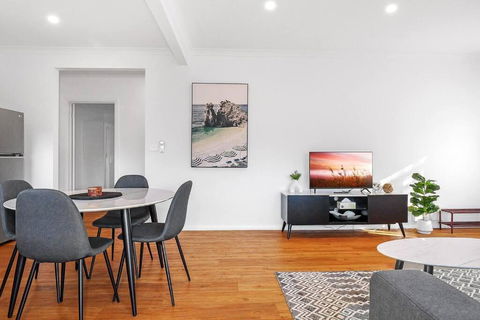 Nth Central 3BR - Split Systems Throughout & Wifi - Tourism Cairns 0