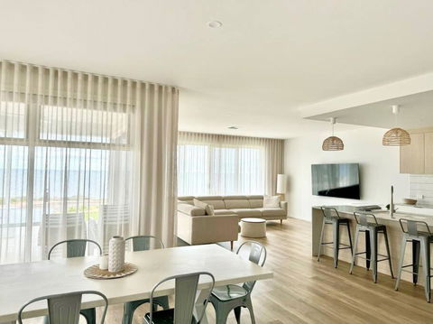 North Beach Hamptons - Tourism Cairns 0