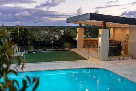 OASIS ON SUNSET - Tranquility Close To The Ocean - Tourism Cairns 1
