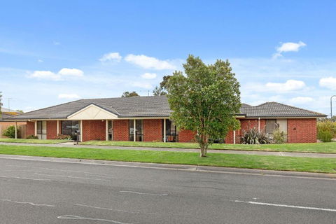 Oasis Springs - Tourism Cairns 0