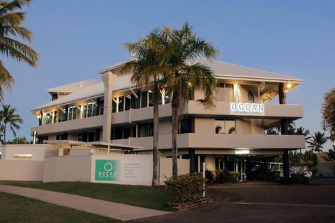 Ocean International Hotel - Tourism Cairns 0