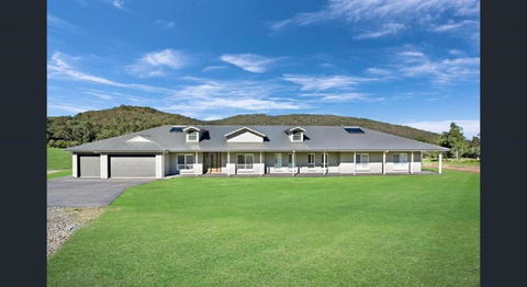 ON Keppies - BnB - Family Farm & Wedding Guest Accommodation Paterson NSW - Tourism Cairns 0