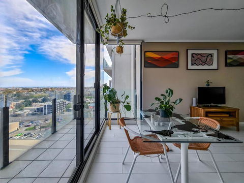 Ocean View Apartment Close To CBD With Indoor Pool. - Tourism Cairns 0