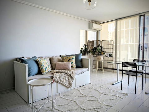 Ocean View Apartment Close To CBD With Indoor Pool. - Tourism Cairns 3