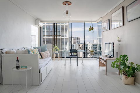 Ocean View Apartment Close To CBD With Indoor Pool. - Tourism Cairns 2