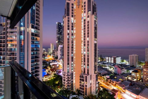 OCEAN VIEW APARTMENTS - Circle On Cavill - Self Contained & Privately Managed - Tourism Cairns 1
