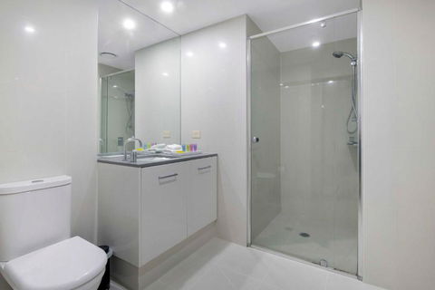 OCEAN VIEW APARTMENTS - Circle On Cavill - Self Contained & Privately Managed - Tourism Cairns 3