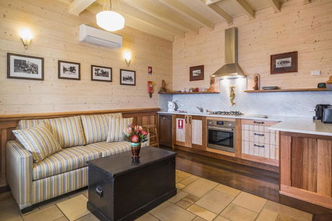 Old Bank Boutique Hotel - Tourism Cairns 2