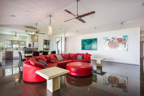 On The Very Top Of Cairns - Luxurious Entertainer - Tourism Cairns 0
