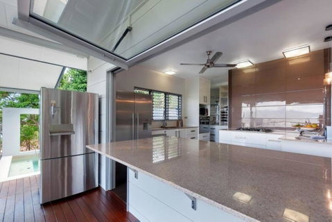 On The Very Top Of Cairns - Luxurious Entertainer - Tourism Cairns 3
