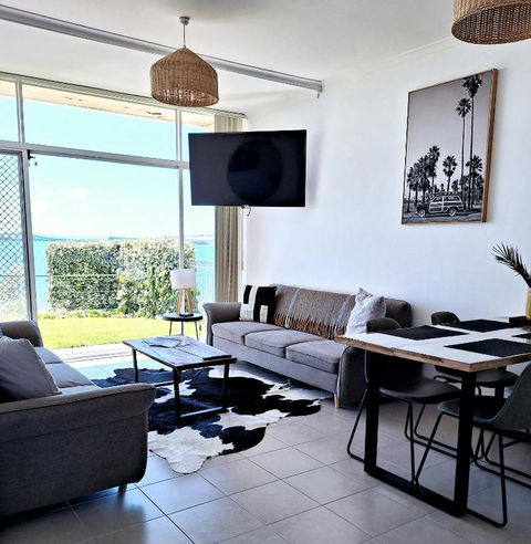 ON THE WATERS EDGE - Tourism Cairns 1