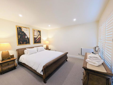 ONE Luxury Apartment - Tourism Cairns 2