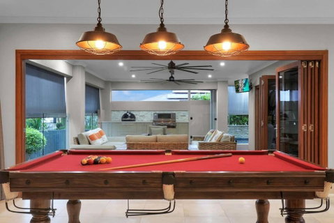 Oversized Luxury- A Corporate & Family Heaven - Tourism Cairns 0