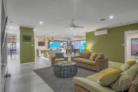 Oversized Luxury- A Corporate & Family Heaven - Tourism Cairns 1
