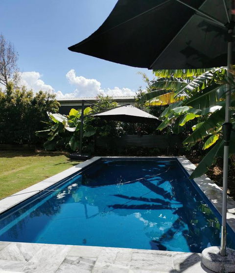 OXLEY Mineral Pool & Private Home SuburbanSTAY - Tourism Cairns 1
