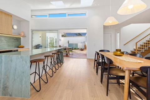 Palm Springs Hideaway - Tourism Cairns 1