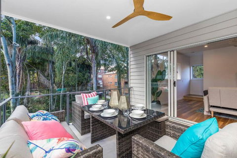 Park Avenue Townhouse Retreat Brisbane Sleeps 10 - Tourism Cairns 2
