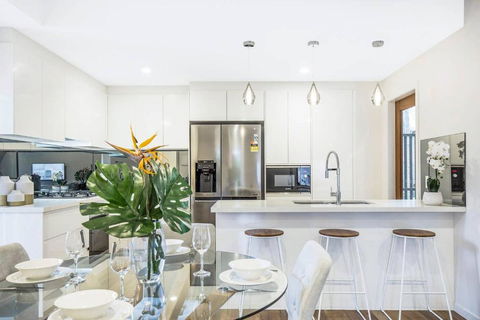 Park Avenue Townhouse Retreat Brisbane Sleeps 10 - Tourism Cairns 1