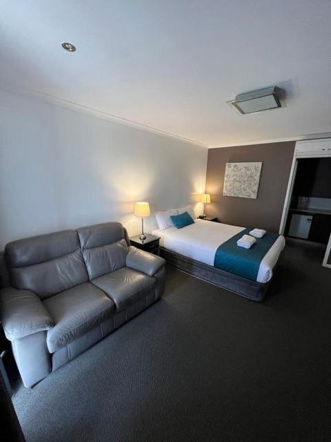Pevensey Motor Lodge - Tourism Cairns 3