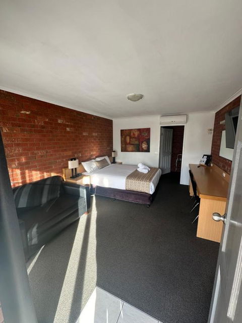Pevensey Motor Lodge - Tourism Cairns 2