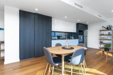 Perfectly Located 1BR BA Apartment - Tourism Cairns 2
