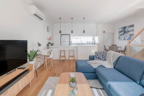 Perfect Port Melbourne Townhouse - Tourism Cairns 3