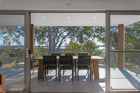 Perfect Beachhouse Lakes Surf At Your Feet - Tourism Cairns 0