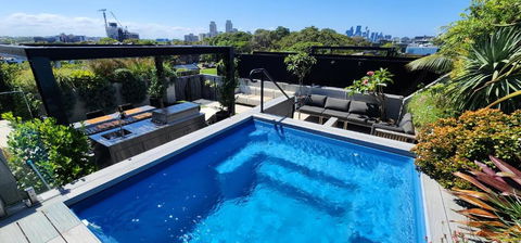 Penthouse Perfection With Private Rooftop Pool - Tourism Cairns 0