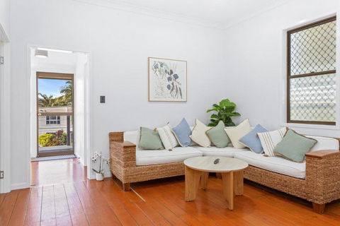 Perfect Cooee Bay Beach Getaway! - Tourism Cairns 0