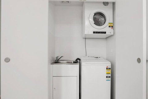 Perfect Large One Bedroom Plus Study - ALB09518 - Tourism Cairns 3