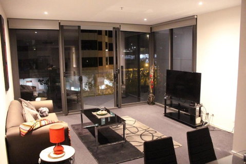 Perfectly Located Modern Apartment - Canberra CBD - Tourism Cairns 1