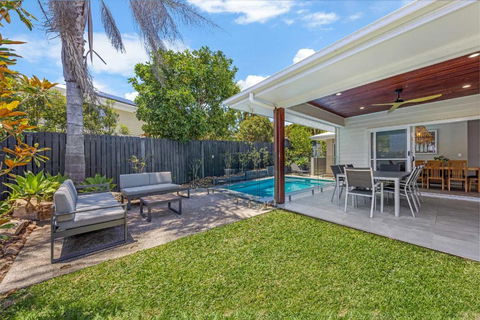 Pet Friendly Holiday Home With Pool On Alex - Tourism Cairns 3