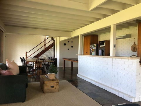 Peterborough Beach House - Tourism Cairns 0