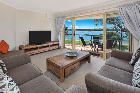 PICNIC7- PICTURE PERFECT PICNIC POINT - Tourism Cairns 0