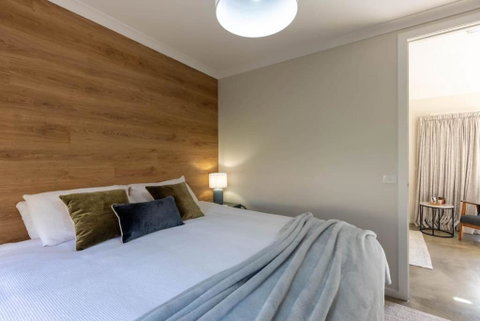 Pine Beach Guest House In The Heart Of Balnarring - Tourism Cairns 3