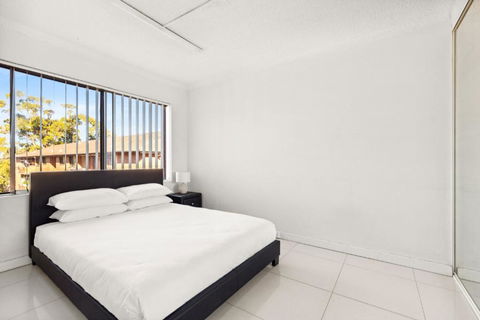 Polished 2-Bed Unit In The Heart Of Parramatta - Tourism Cairns 3