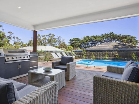 Pool And Spa - 300m Walk To Beach - Tourism Cairns 1