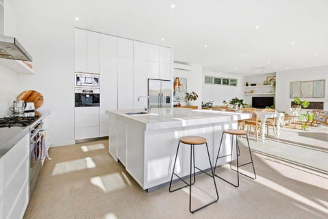 Poolside Paradise Mount Eliza - Tourism Cairns 1